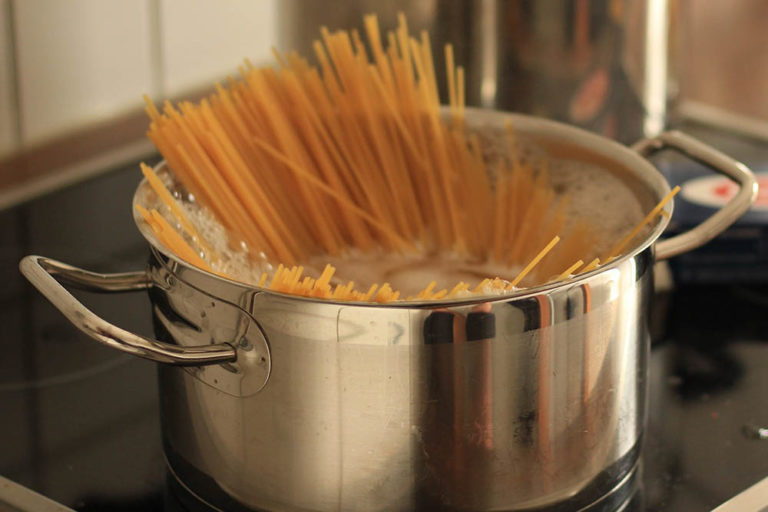 best-pasta-pots-feed-family-for-less